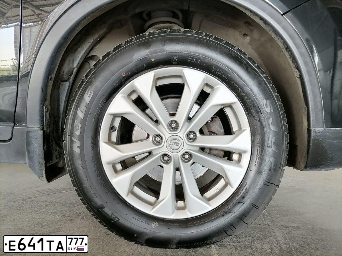Фото автомобиля NISSAN X-TRAIL, 2016 — госномер Е641ТА777. Цвет: ЧЕРНЫЙ