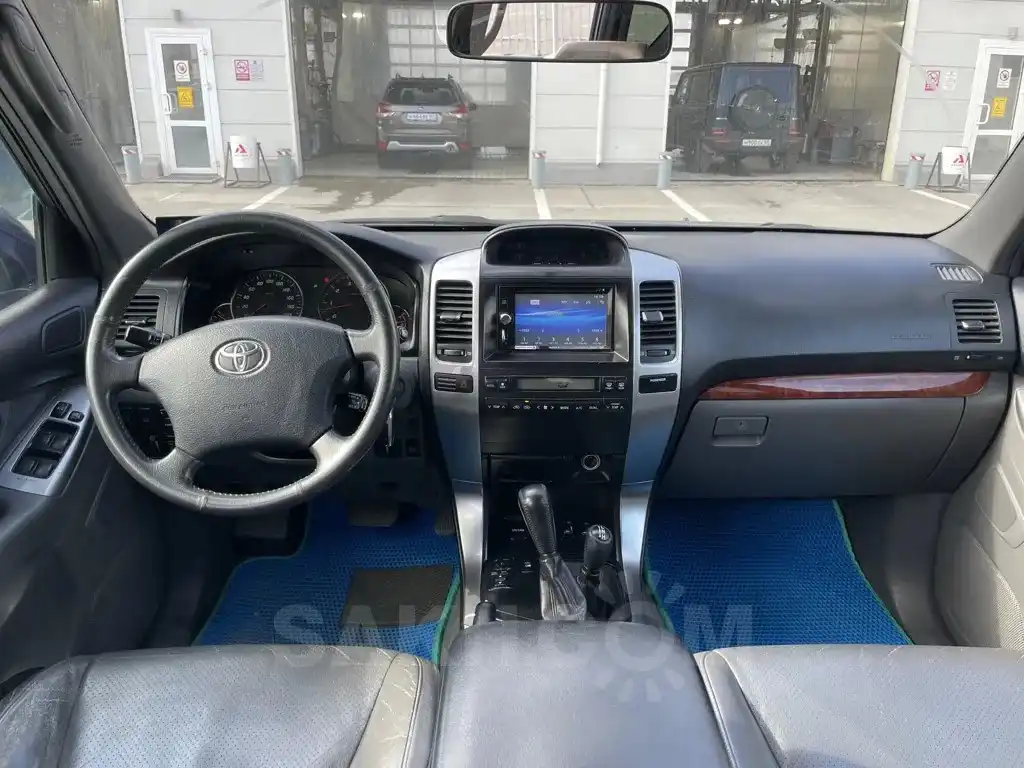 Фото автомобиля TOYOTA LANDCRUISER, 2006 — госномер М014ЕМ65. Цвет: Темно-синий