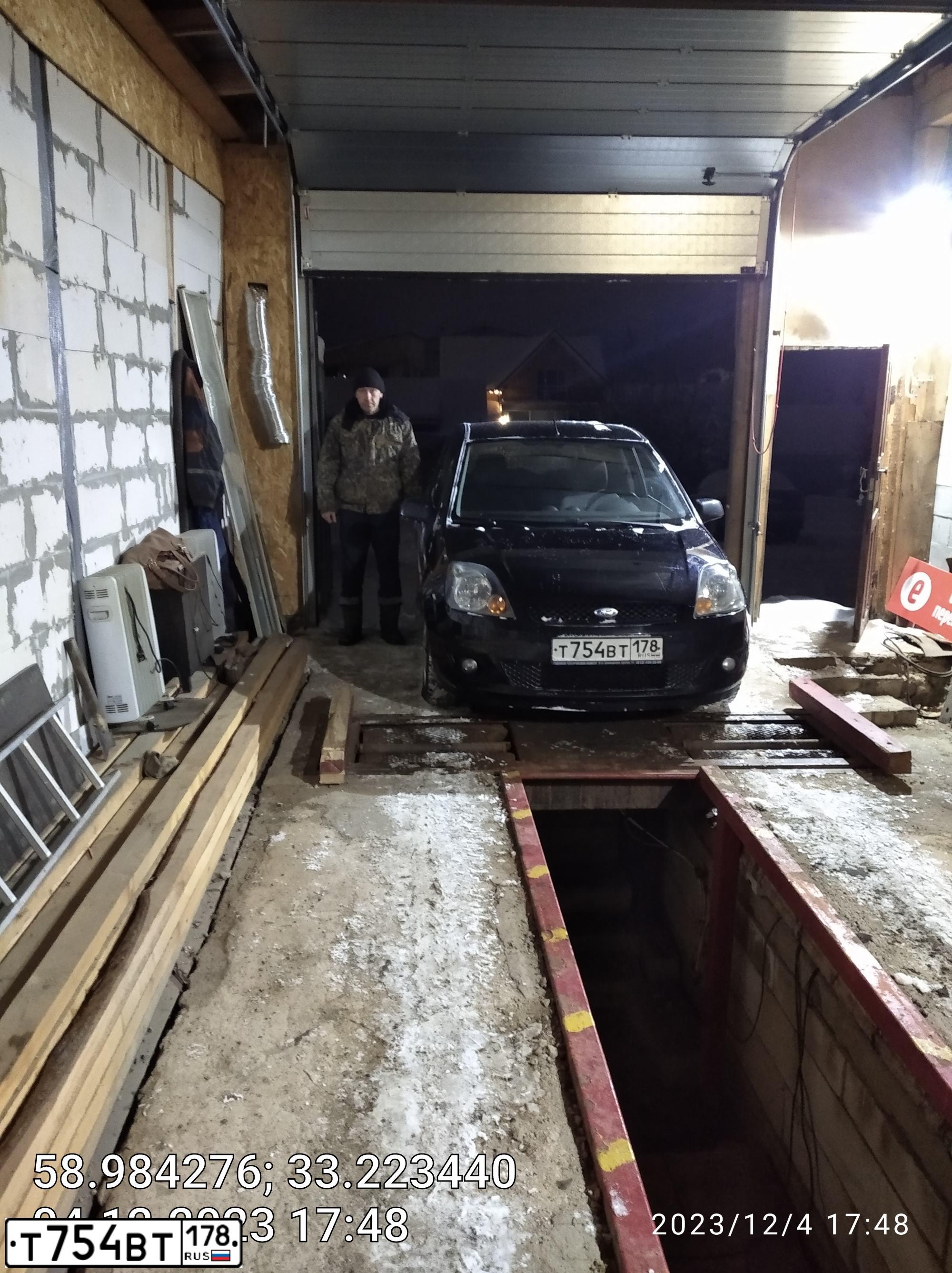 Фото автомобиля FORD FIESTA / ASPIRE, 2008 — госномер Т754ВТ178. Цвет: ЧЕРНЫЙ