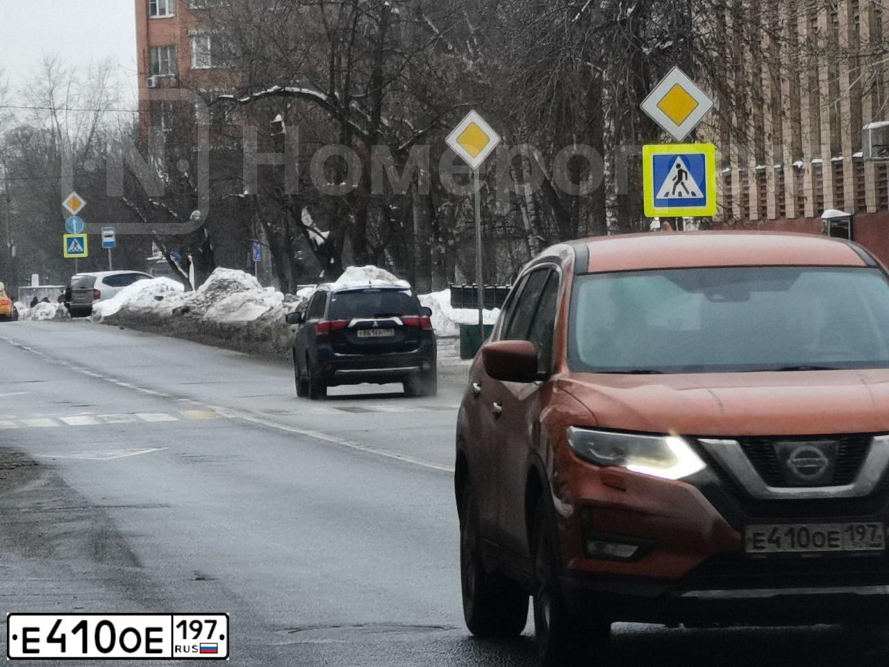 Фото автомобиля NISSAN X-TRAIL, 2018 — госномер М923АА193. Цвет: ОРАНЖЕВЫЙ