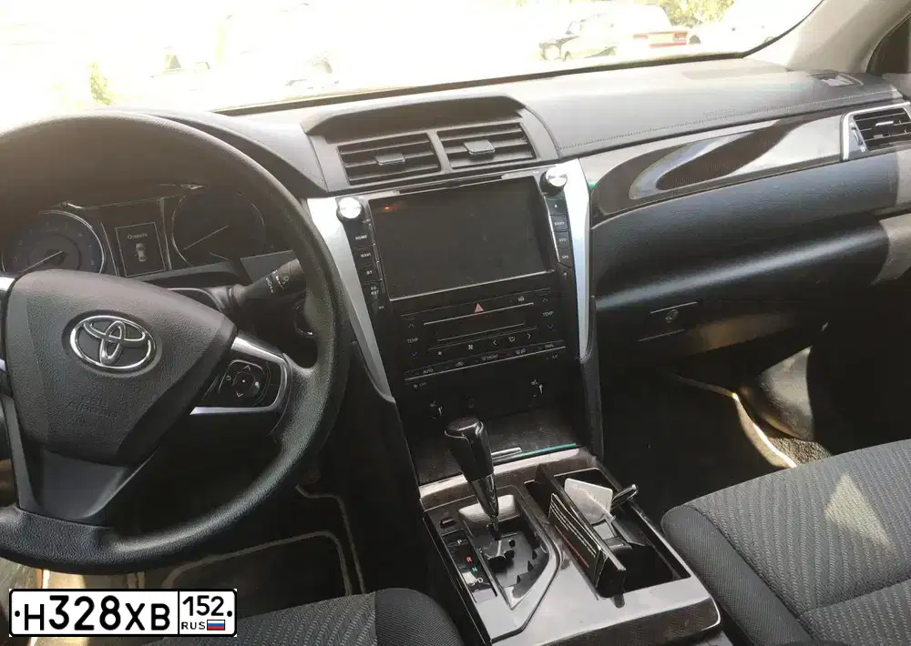 Фото автомобиля TOYOTA CAMRY, 2015 — госномер Н328ХВ152. Цвет: БЕЛЫЙ