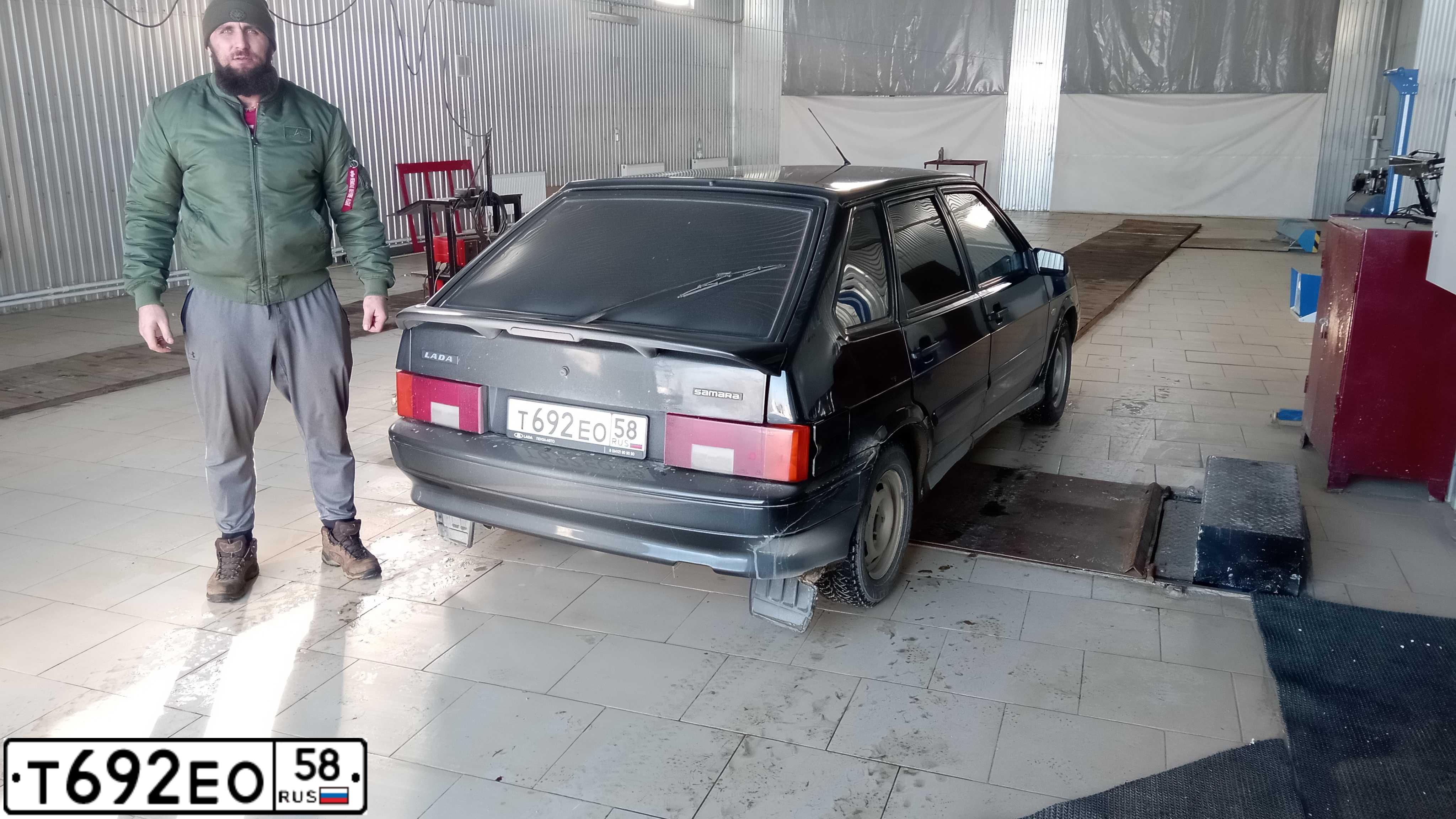 Фото автомобиля LADA 2114 SAMARA, 2011 — госномер Т692ЕО58. Цвет: Сине-Черный