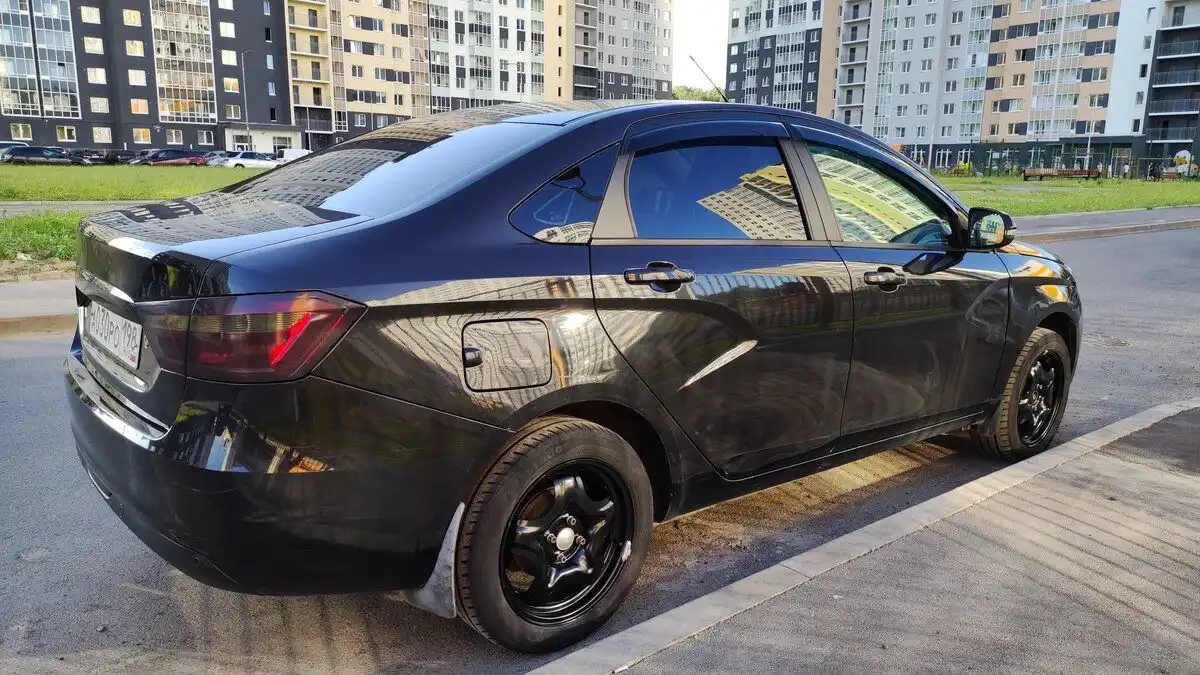 Фото автомобиля LADA VESTA, 2016 — госномер У178ЕЕ178. Цвет: ЧЕРНЫЙ