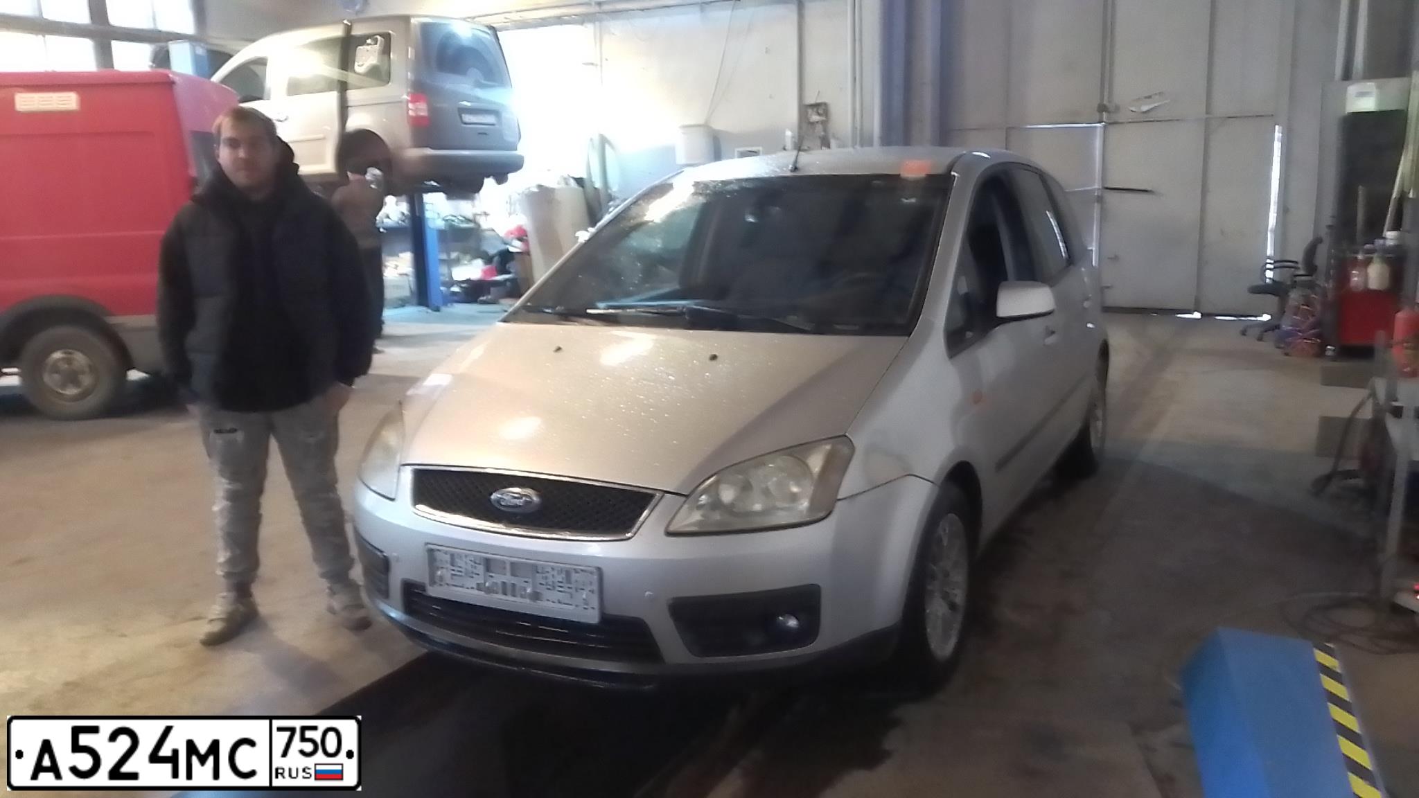 Фото автомобиля FORD FOCUS C-MAX, 2004 — госномер А426КО977. Цвет: СЕРЕБРИСТЫЙ
