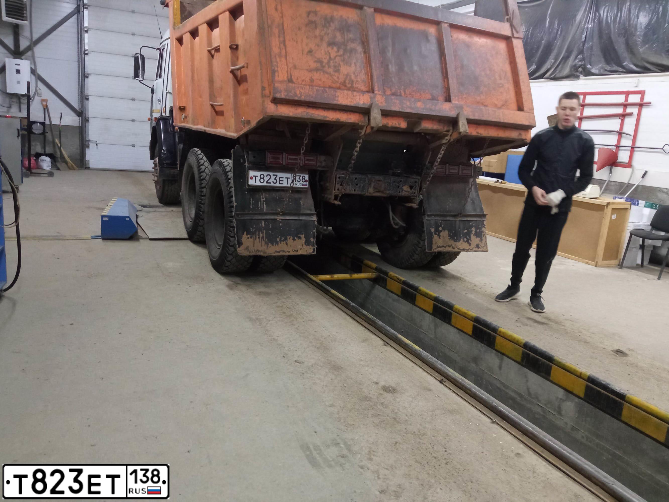 Фото автомобиля KAMAZ 65115 /6X4/, 2004 — госномер Т823ЕТ138. Цвет: СВЕТЛАЯ ДЫМКА