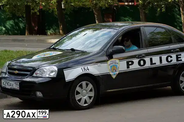 Фото автомобиля CHEVROLET LACETTI, 2008 — госномер М880ХЕ05. Цвет: ЧЕРНЫЙ