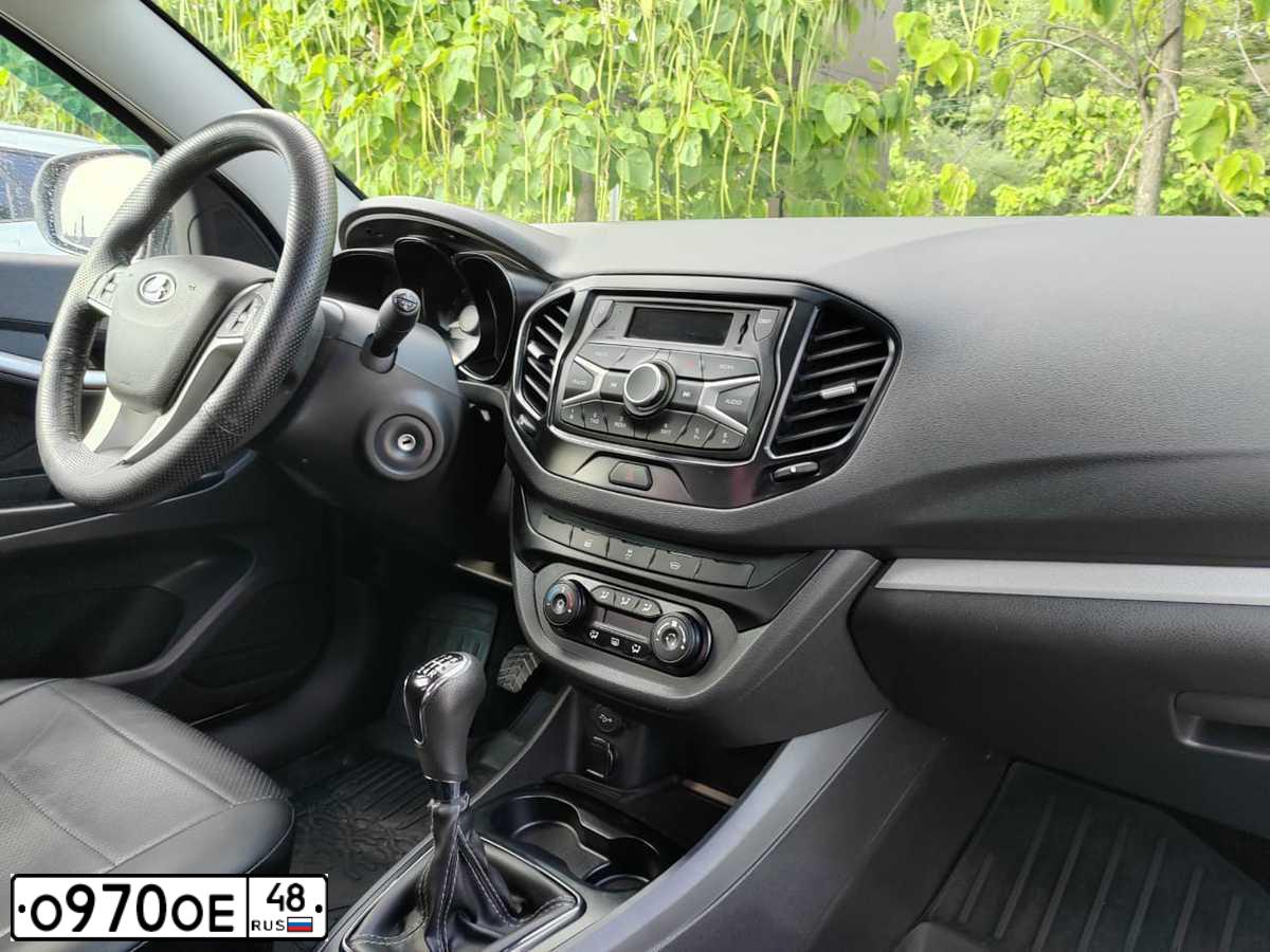 Фото автомобиля LADA VESTA, 2018 — госномер О970ЕА48. Цвет: СЕРО-БЕЖЕВЫЙ