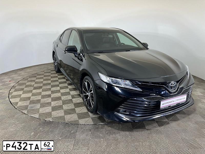 Фото автомобиля TOYOTA CAMRY, 2019 — госномер Р432ТА62. Цвет: ЧЕРНЫЙ МЕТАЛЛИК
