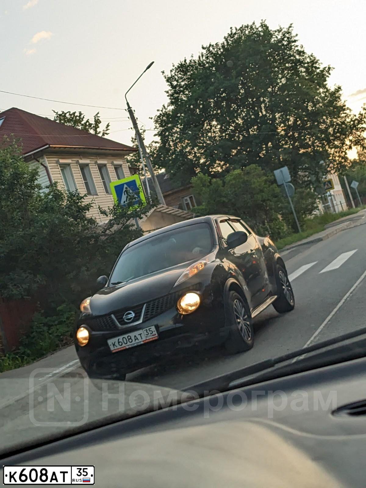 Фото автомобиля NISSAN JUKE, 2011 — госномер С439НТ53. Цвет: ЧЕРНЫЙ