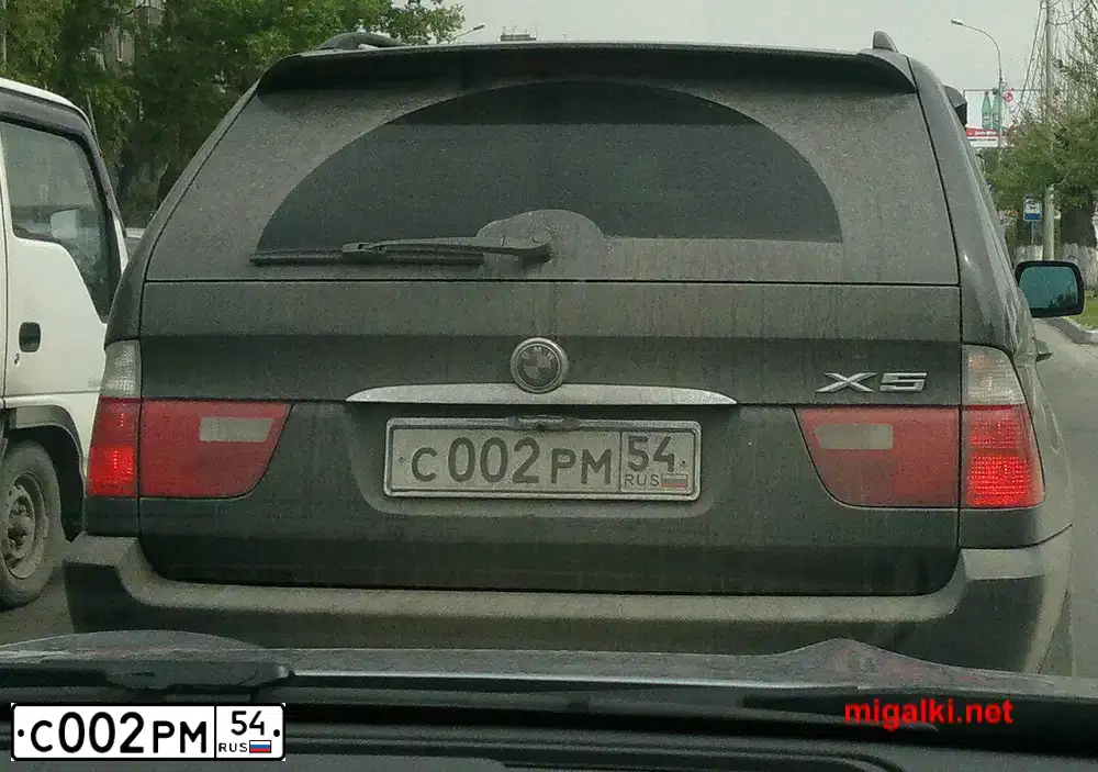 Фото автомобиля BMW X5, 2005 — госномер С002РМ54. Цвет: ЧЕРНЫЙ