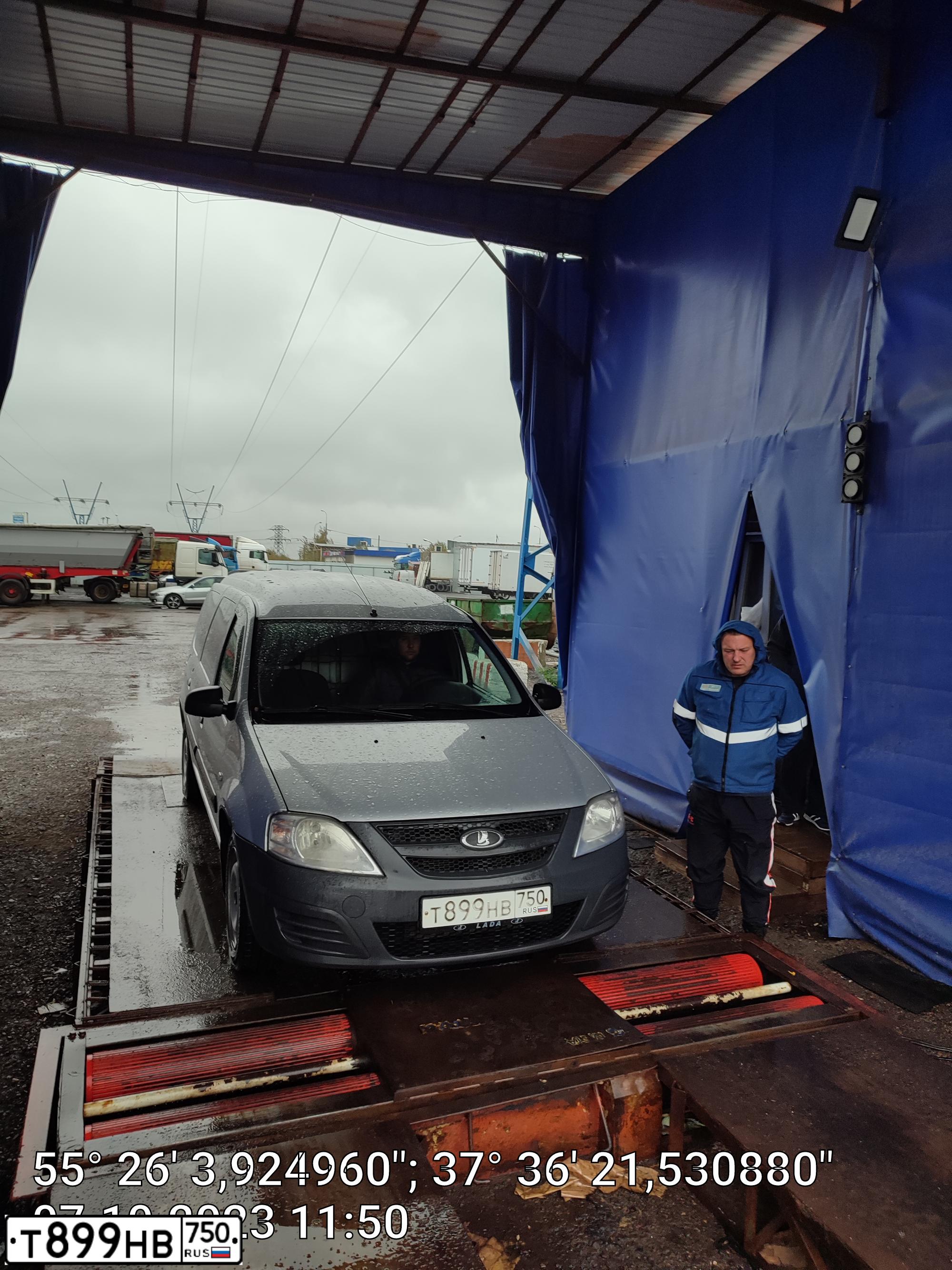 Фото автомобиля LADA LARGUS FURGON, 2016 — госномер Т899НВ750. Цвет: Серый