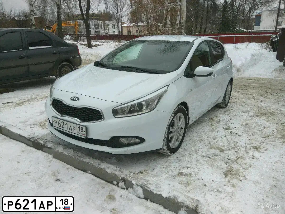 Фото автомобиля KIA CEE'D, 2013 — госномер Е843КО716. Цвет: Белый