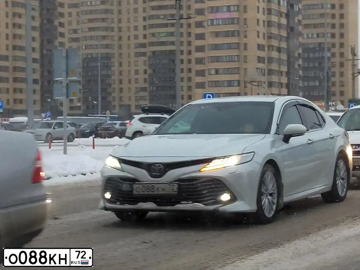 Фото автомобиля HYUNDAI SANTA FE, 2011 — госномер О088КН72. Цвет: СЕРЕБРИСТЫЙ