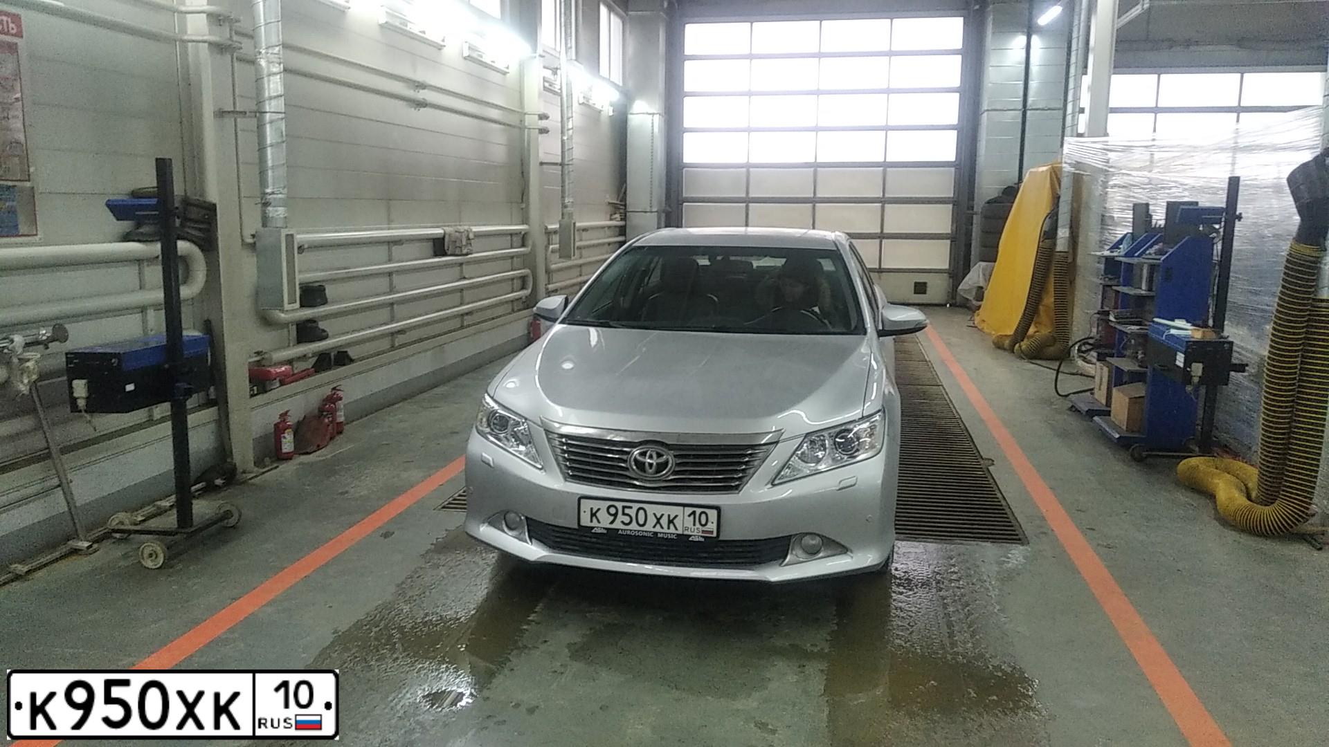 Фото автомобиля TOYOTA CAMRY, 2011 — госномер К950ХК10. Цвет: СЕРЕБРИСТЫЙ