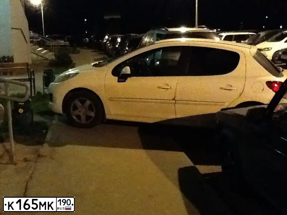 Фото автомобиля CHEVROLET T AVEO, 2010 — госномер Р189КТ40. Цвет: ЧЕРНЫЙ