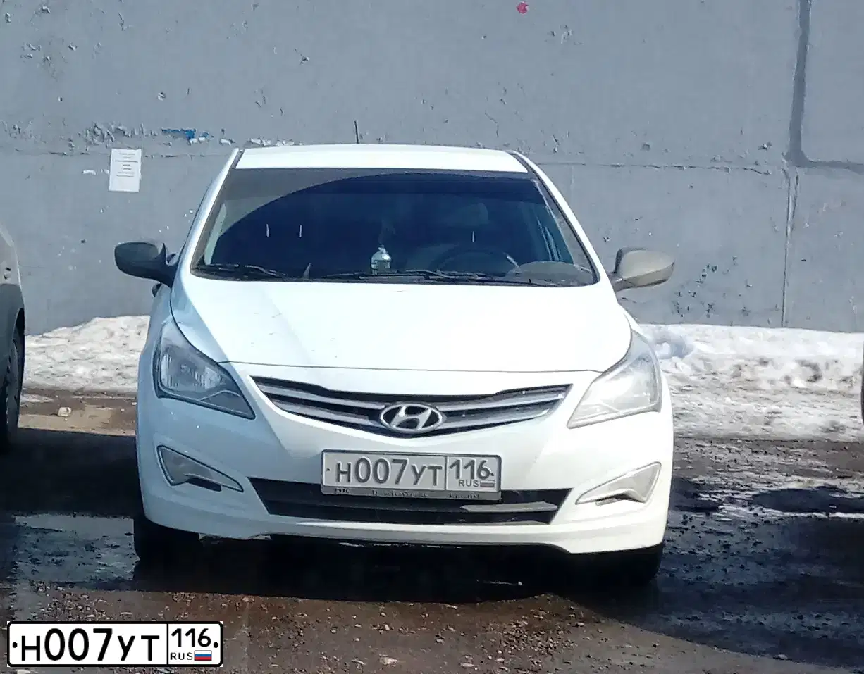 Фото автомобиля HYUNDAI SOLARIS, 2015 — госномер Н007УТ116. Цвет: Белый