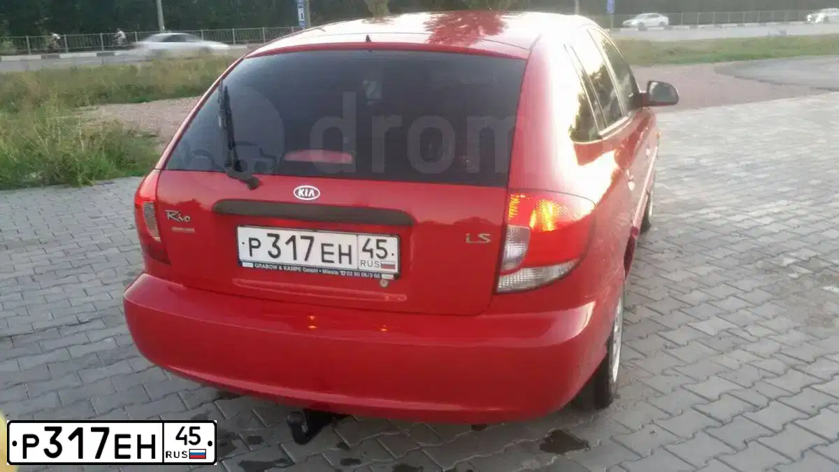 Фото автомобиля KIA RIO, 2002 — госномер У841ВС550. Цвет: Красный