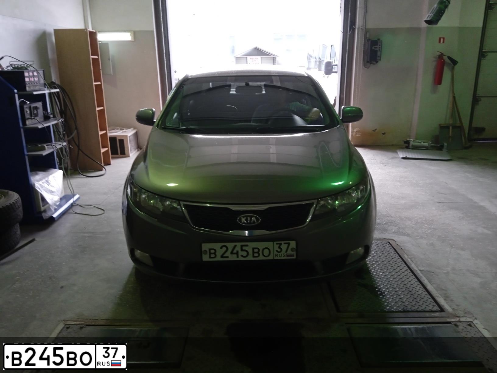 Фото автомобиля KIA CERATO, 2011 — госномер В245ВО37. Цвет: СЕРЫЙ