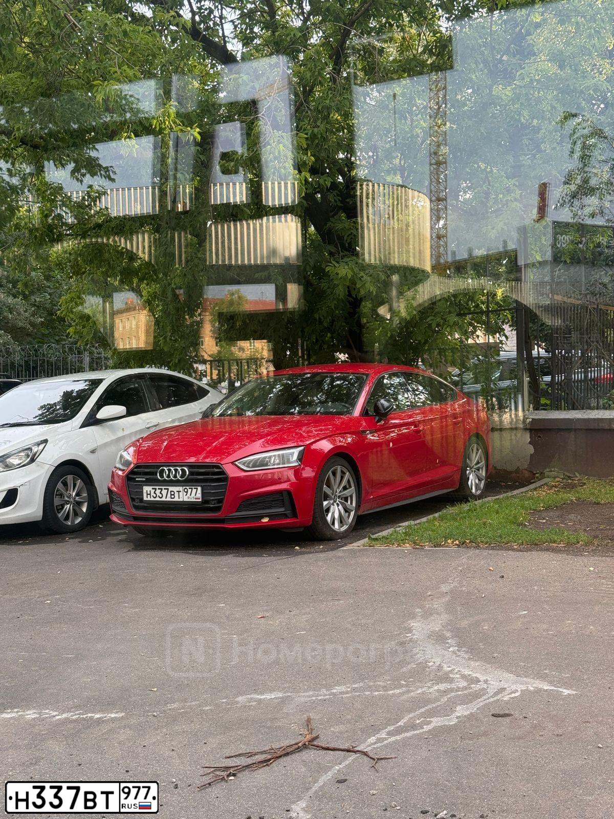 Фото автомобиля AUDI A5, 2016 — госномер Н337ВТ977. Цвет: Красный