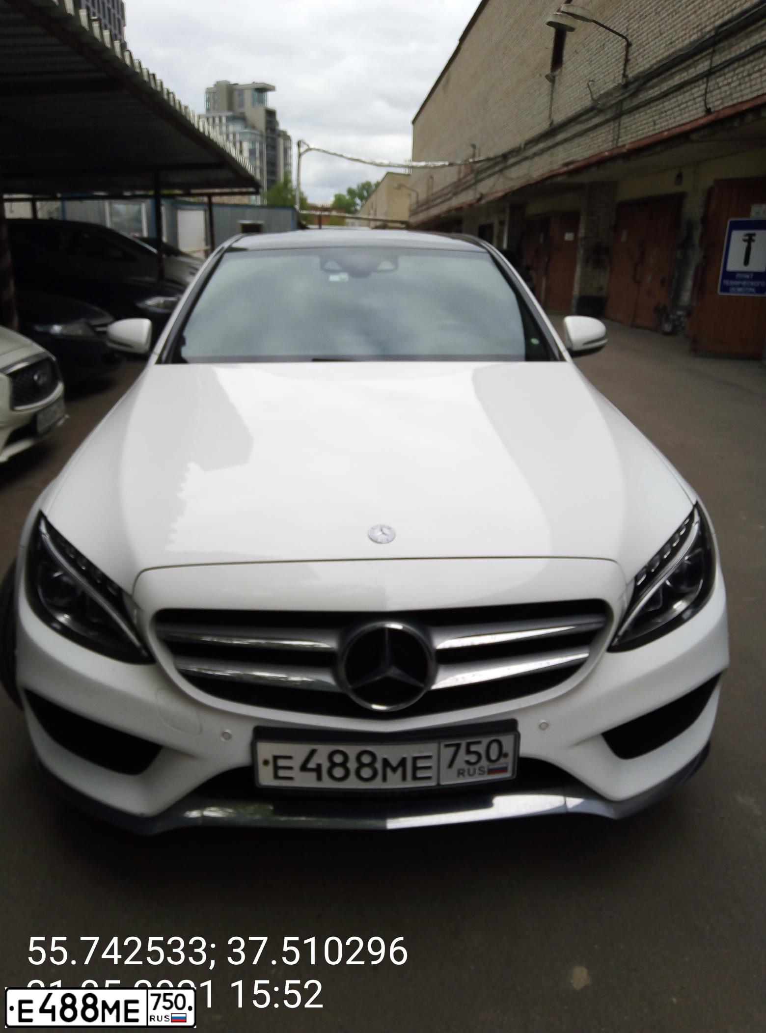 Фото автомобиля MERCEDES C-KLASSE, 2015 — госномер Е488МЕ750. Цвет: БЕЛЫЙ
