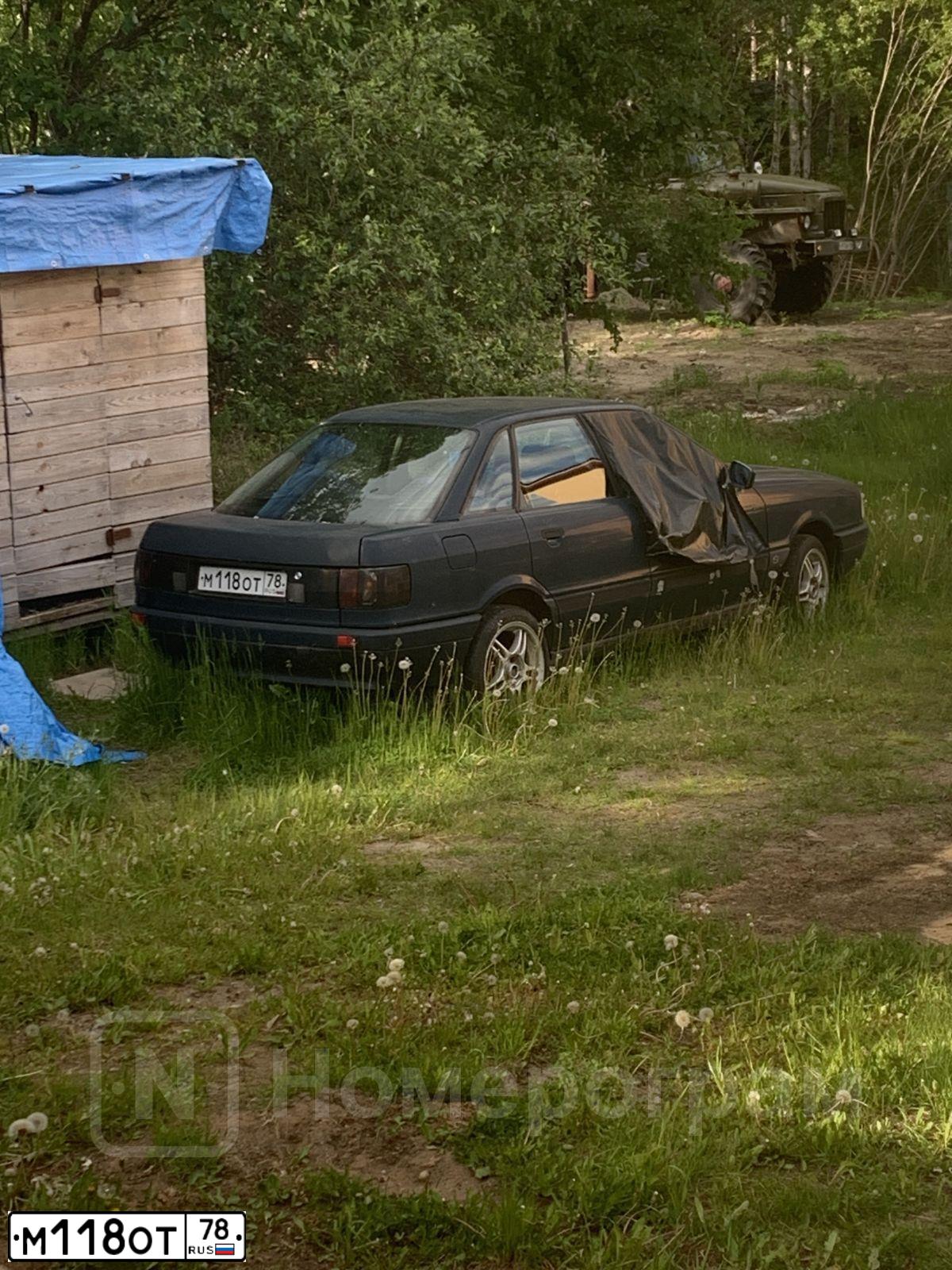 Фото автомобиля AUDI 80, 1988 — госномер М118ОТ78. Цвет: СИНИЙ