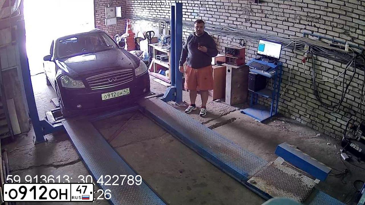 Фото автомобиля INFINITI M, 2006 — госномер К789ЕТ147. Цвет: ЧЕРНЫЙ