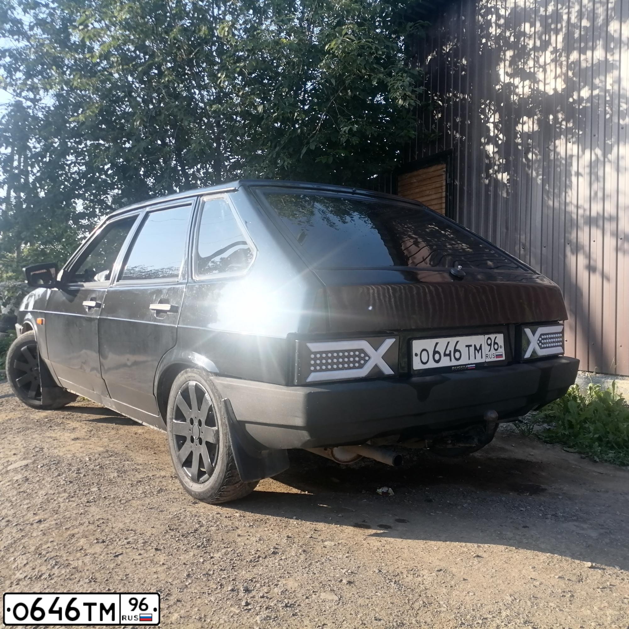 Фото автомобиля LADA 2109 SAMARA, 1997 — госномер О646ТМ96. Цвет: ЧЕРНЫЙ