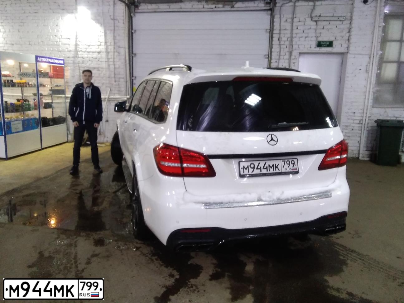 Фото автомобиля MERCEDES GL-KLASSE, 2018 — госномер М944МК799. Цвет: Белый