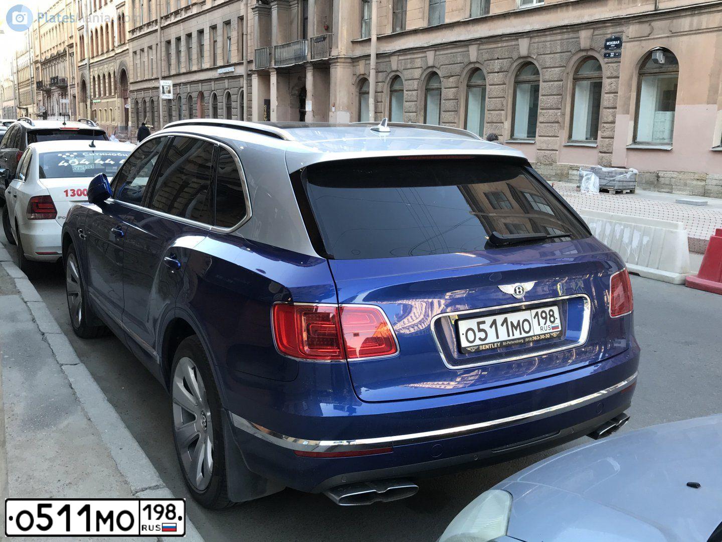 Фото автомобиля BENTLEY BENTAYGA, 2020 — госномер О511МО198. Цвет: СИНИЙ СЕРЕБРИСТЫЙ