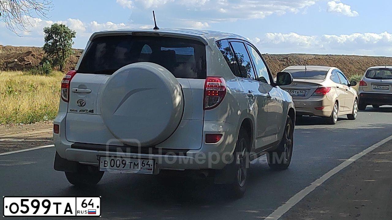 Фото автомобиля TOYOTA AVENSIS, 2004 — госномер О599ТА64. Цвет: СВЕТЛО ОЛИВКОВЫЙ