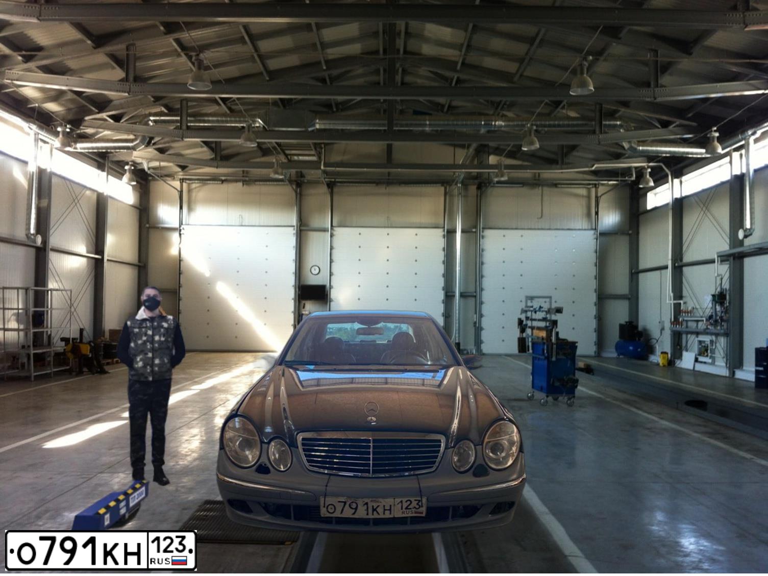 Фото автомобиля MERCEDES BENZ E220, 2003 — госномер Н488РЕ82. Цвет: ЧЕРНЫЙ