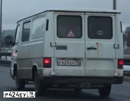 Фото автомобиля MERCEDES MB-SERIE, 1992 — госномер Р424ЕУ78. Цвет: БЕЛЫЙ