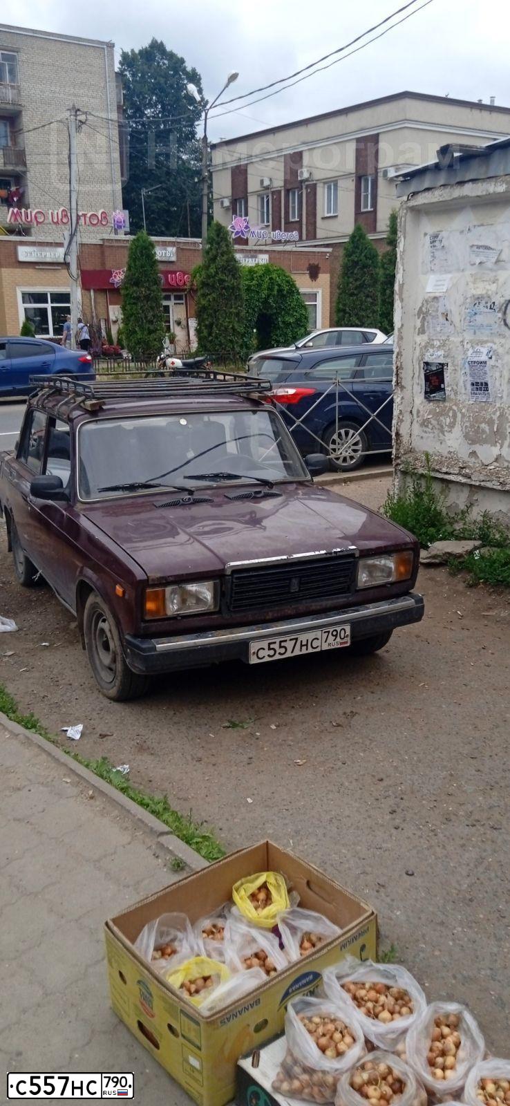 Фото автомобиля LADA 2107, 2005 — госномер С557НС790. Цвет: ВИШНЕВЫЙ