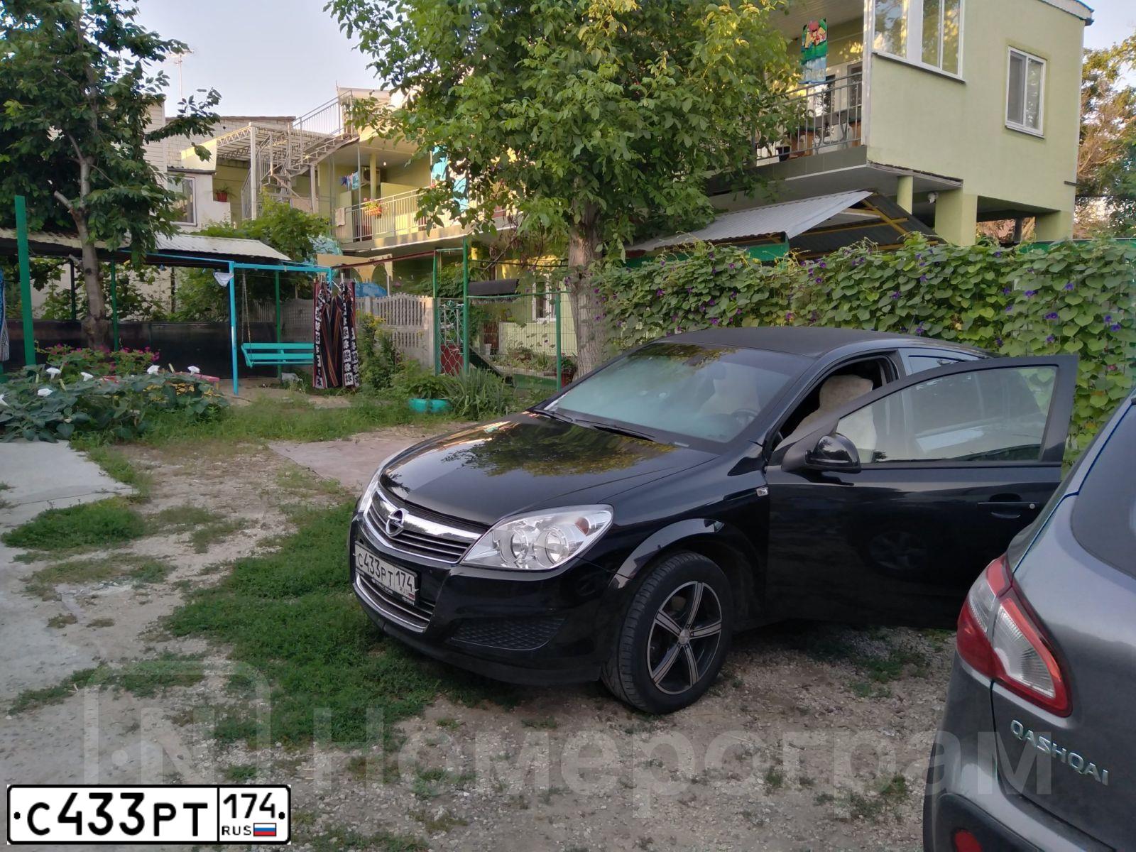 Фото автомобиля OPEL ASTRA, 2013 — госномер С433РТ174. Цвет: ЧЕРНЫЙ