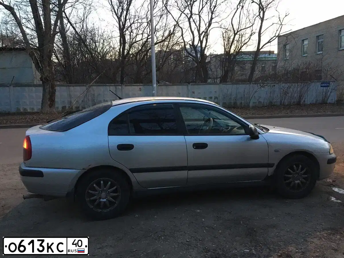 Фото автомобиля MITSUBISHI CARISMA, 1999 — госномер Т764УА799. Цвет: СВЕТЛО СЕРЫЙ