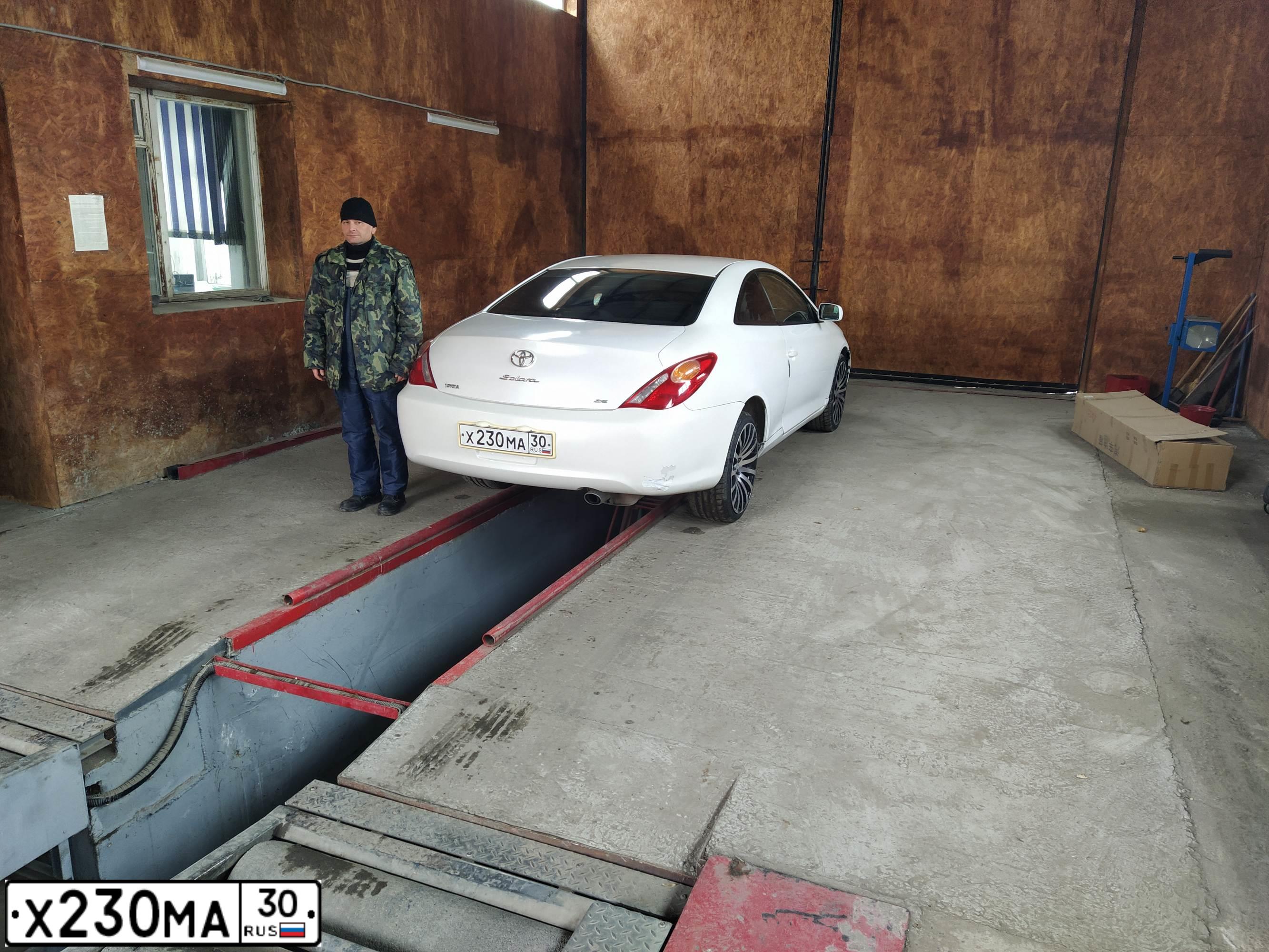 Фото автомобиля TOYOTA CAMRY, 2004 — госномер О080ОО30. Цвет: Белый