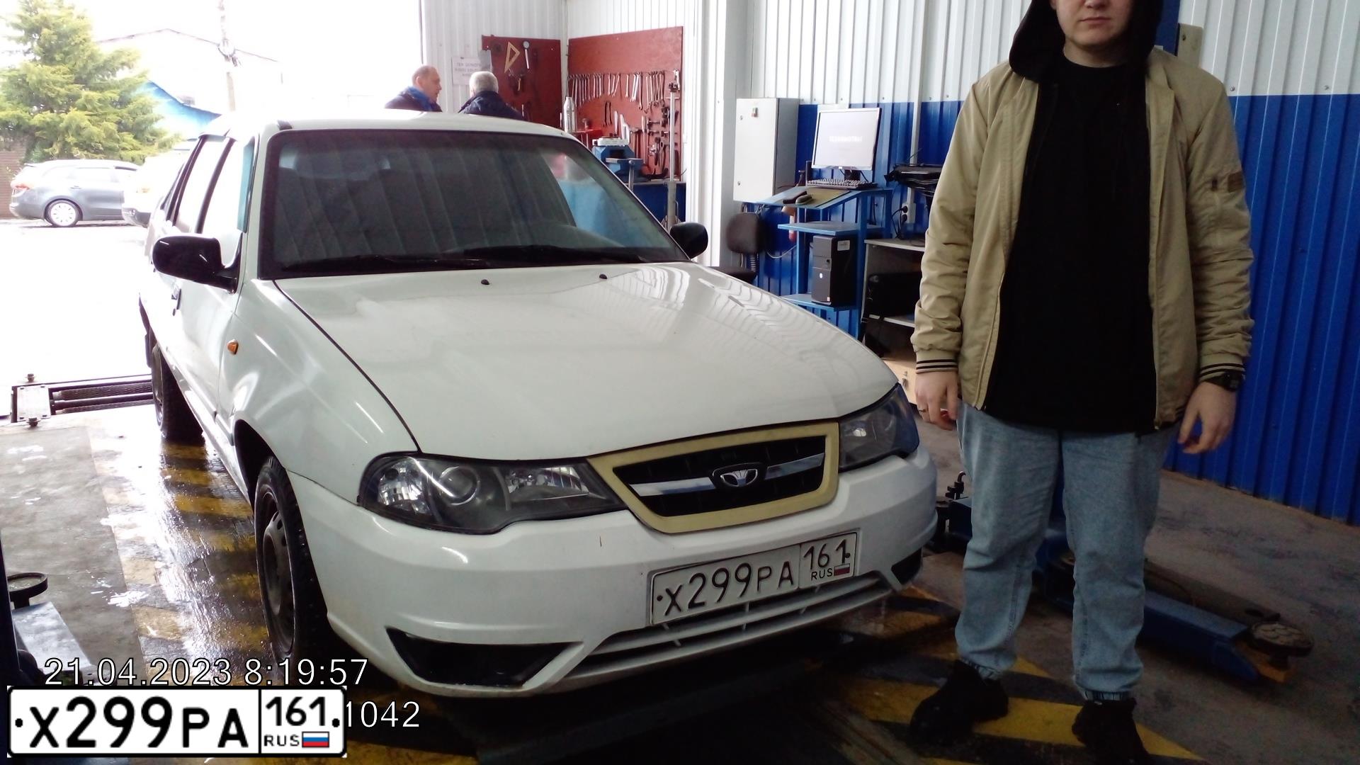 Фото автомобиля DAEWOO NEXIA, 2012 — госномер М150ЕМ181. Цвет: БЕЛО-ДЫМЧАТЫЙ