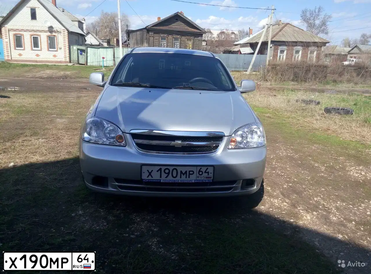 Фото автомобиля CHEVROLET LACETTI, 2012 — госномер Х190МР64. Цвет: СЕРЕБРИСТЫЙ