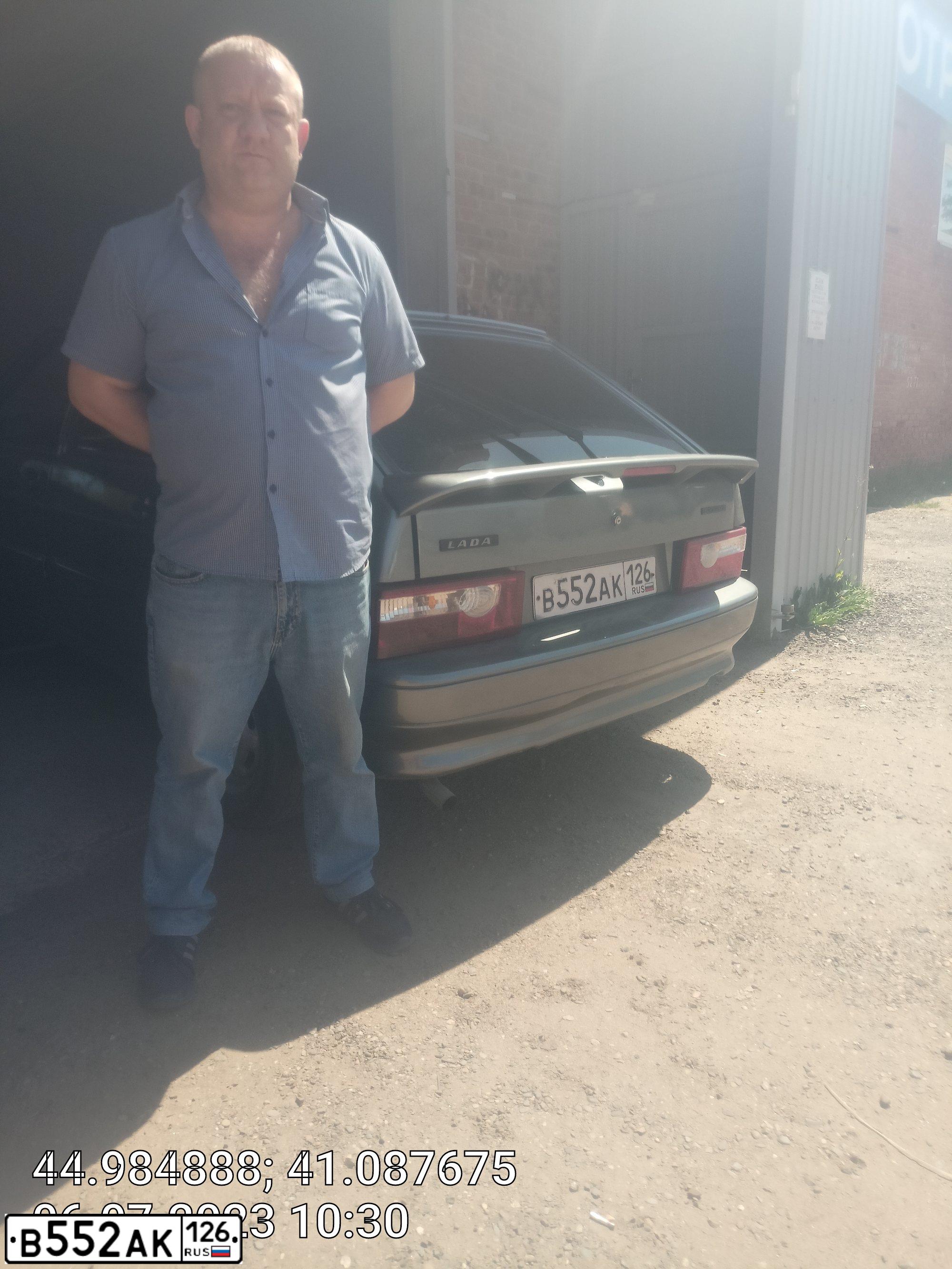 Фото автомобиля LADA 2114 SAMARA, 2006 — госномер М133КВ193. Цвет: СРЕДНИЙ СЕРО-ЗЕЛЕНЫЙ