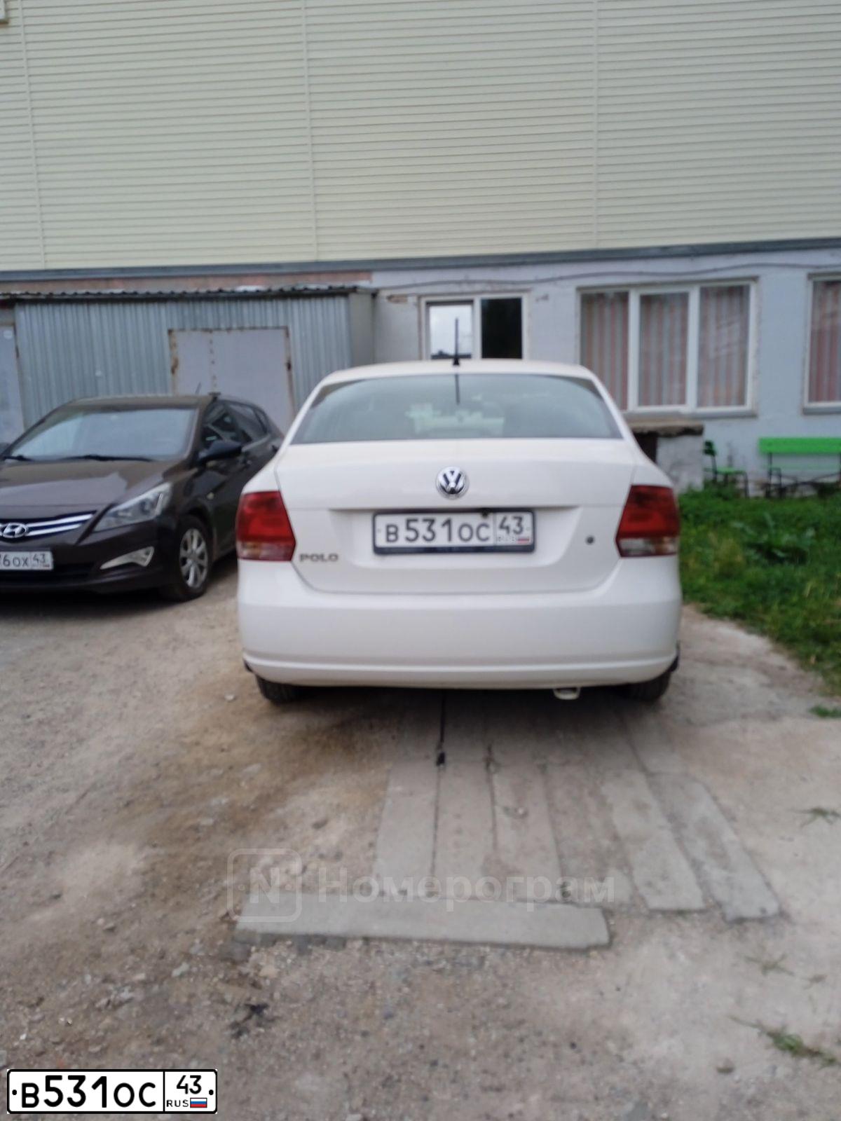 Фото автомобиля VOLKSWAGEN POLO, 2013 — госномер В531ОС43. Цвет: БЕЛЫЙ