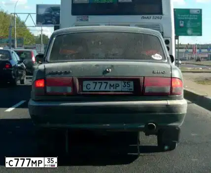 Фото автомобиля RENAULT FLUENCE, 2010 — госномер А587ХР35. Цвет: Красный