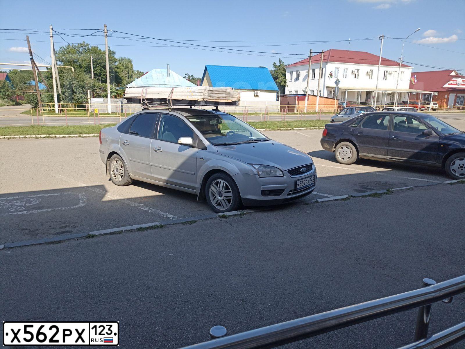 Фото автомобиля FORD FOCUS, 2007 — госномер Р222КХ36. Цвет: Серебристый