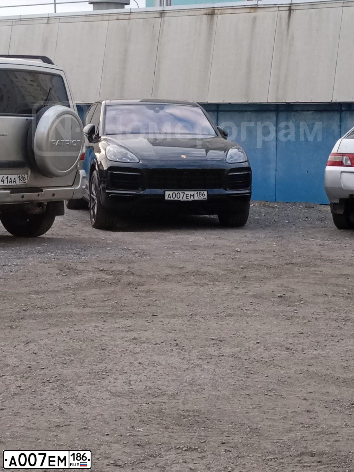 Фото автомобиля TOYOTA LANDCRUISER 200, 2016 — госномер О977ЕА196. Цвет: ЧЕРНЫЙ