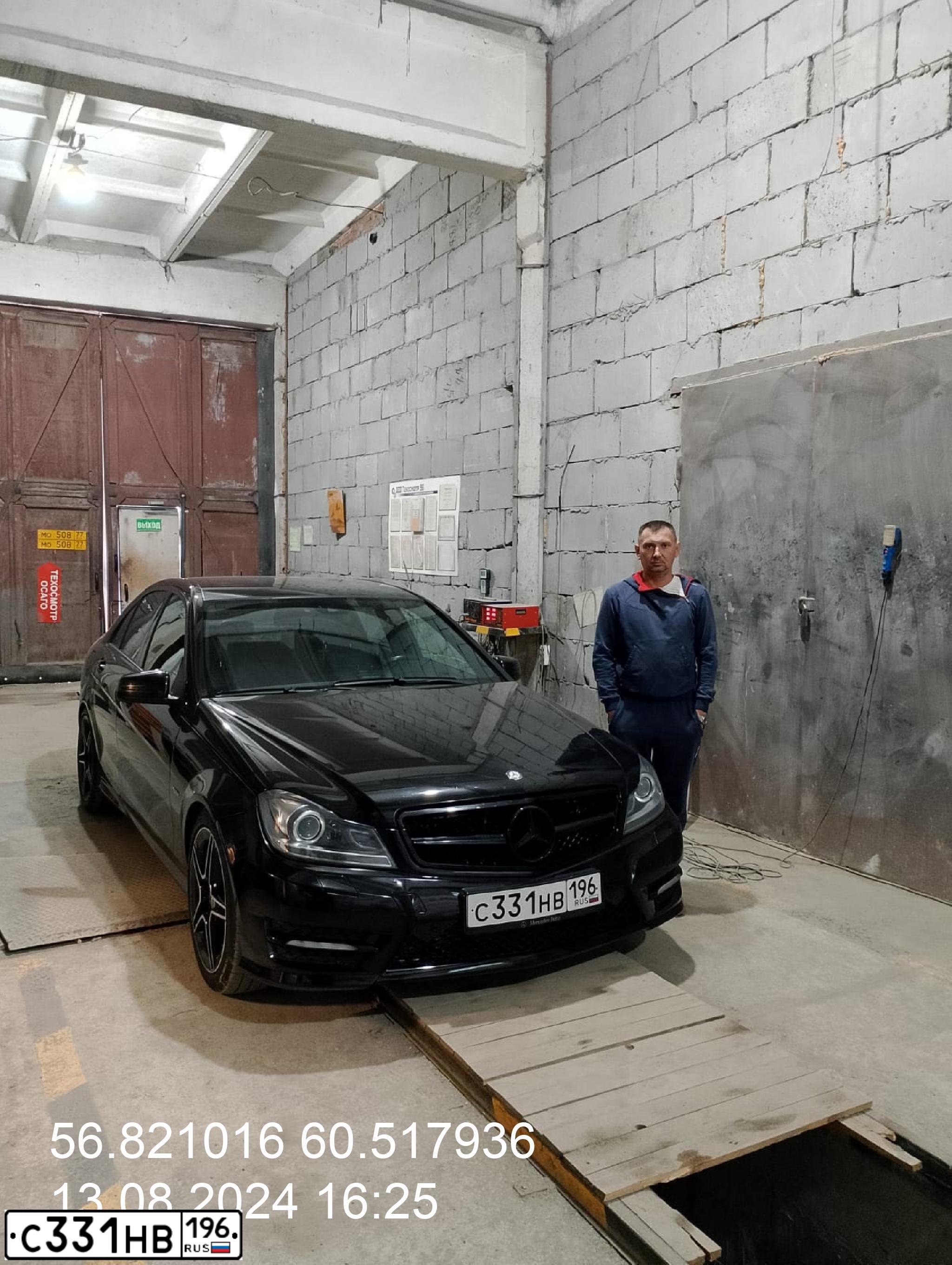Фото автомобиля MERCEDES C-KLASSE, 2012 — госномер В666МН45. Цвет: ЧЕРНЫЙ