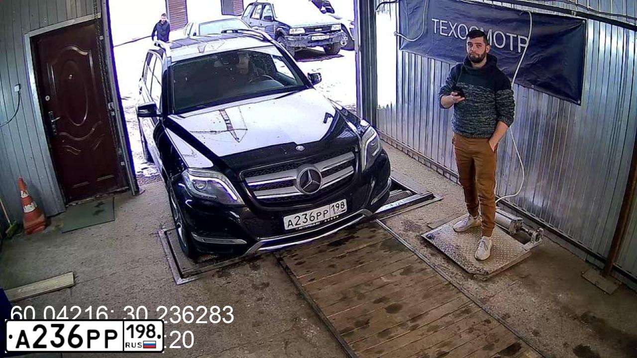 Фото автомобиля MERCEDES GLK-KLASSE, 2014 — госномер М732УР198. Цвет: ЧЕРНЫЙ