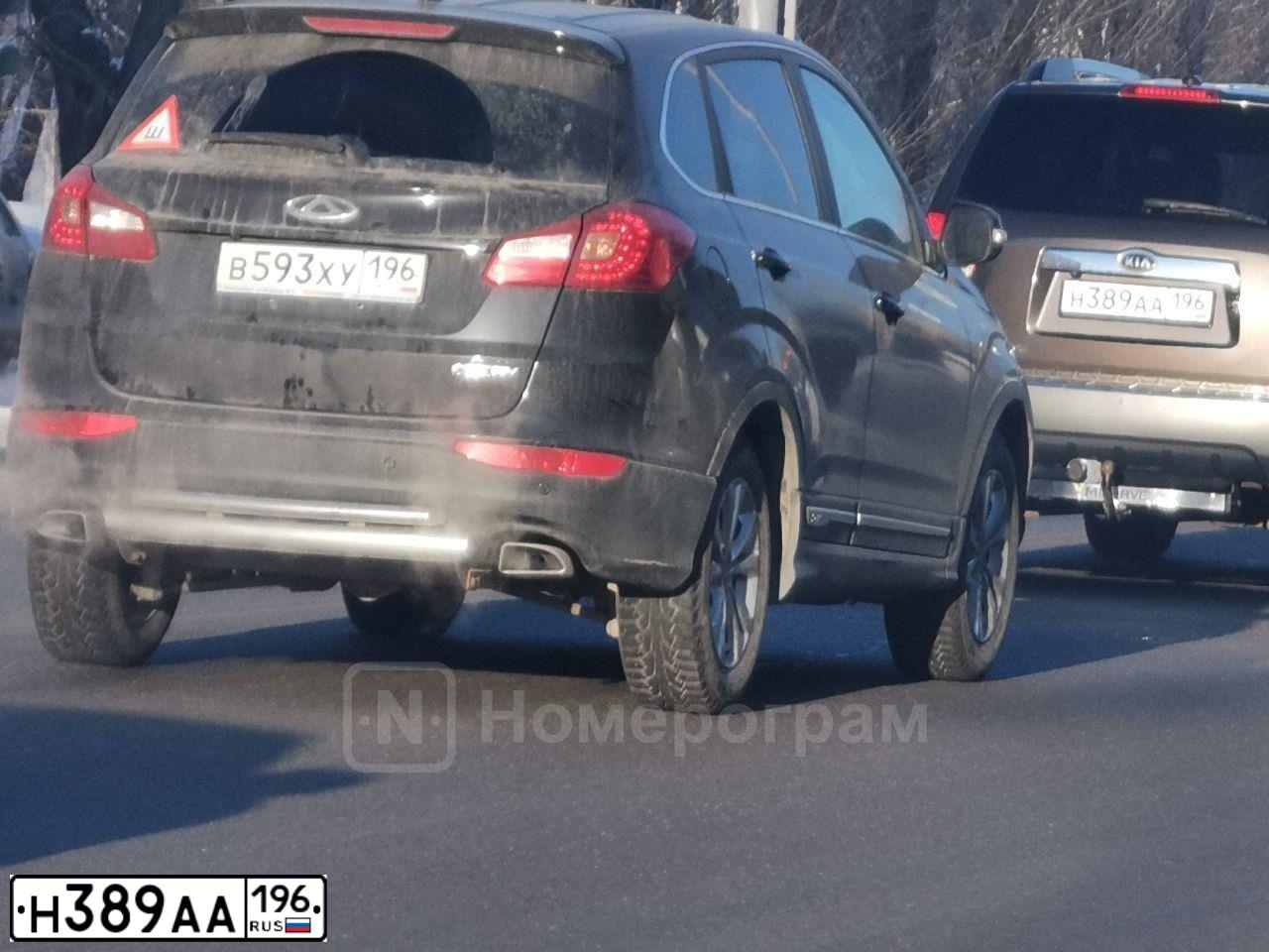 Фото автомобиля KIA MOHAVE / BORREGO, 2013 — госномер Н389АА196. Цвет: Коричневый