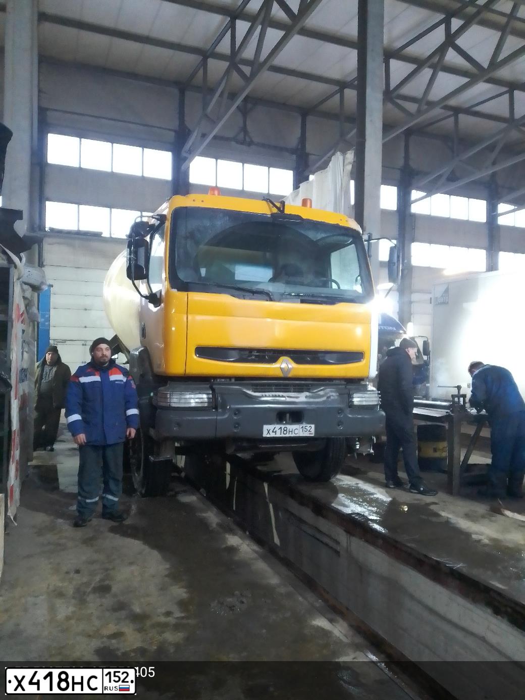 Фото автомобиля RENAULT KERAX, 2008 — госномер М820МВ790. Цвет: ЖЕЛТЫЙ