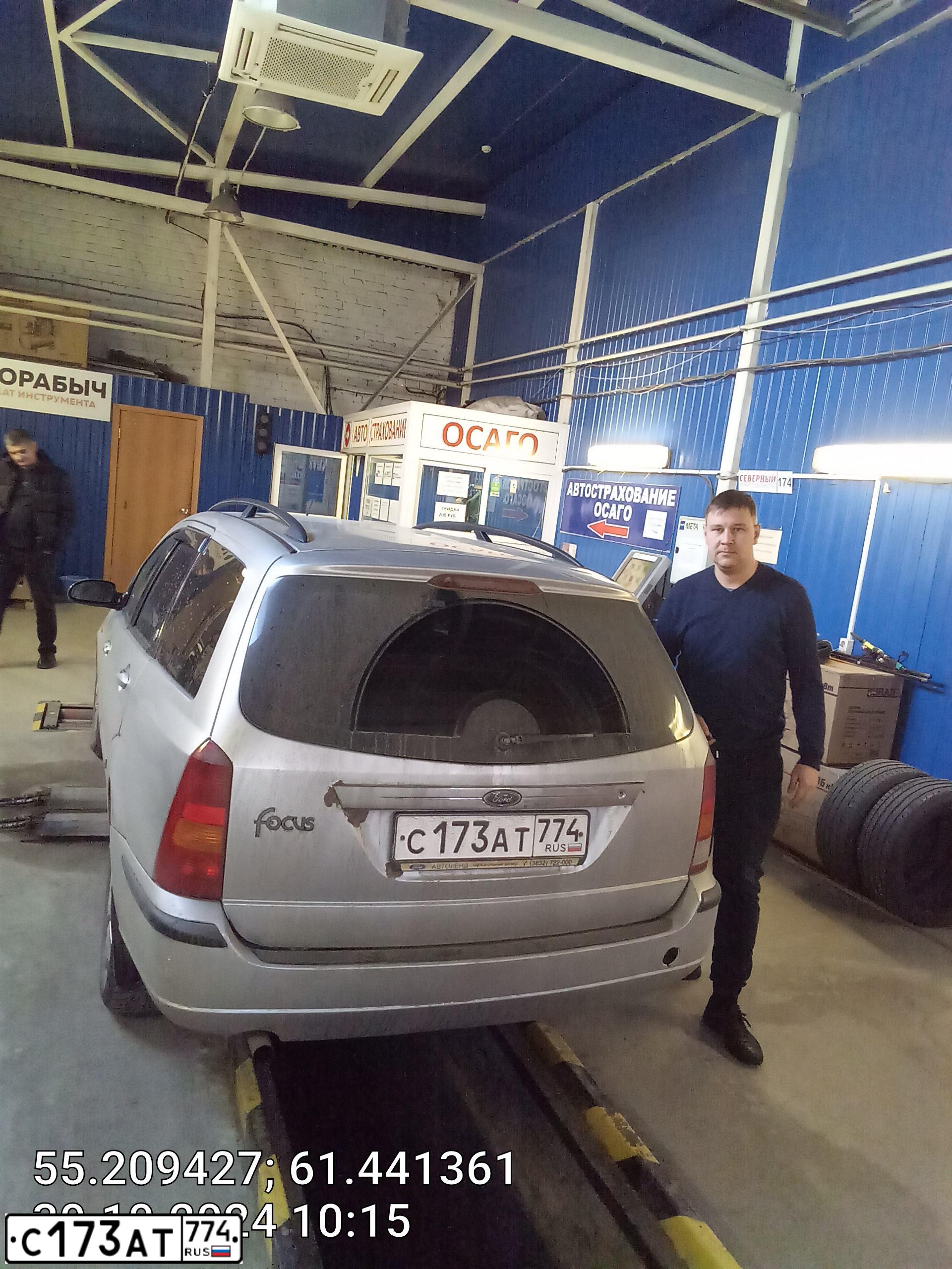 Фото автомобиля FORD FOCUS, 2004 — госномер С173АТ774. Цвет: СВЕТЛО-СЕРЫЙ