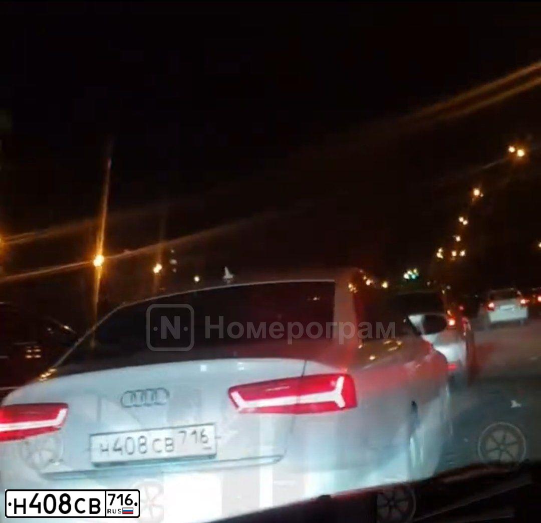 Фото автомобиля AUDI A6, 2018 — госномер Н408СВ716. Цвет: Белый