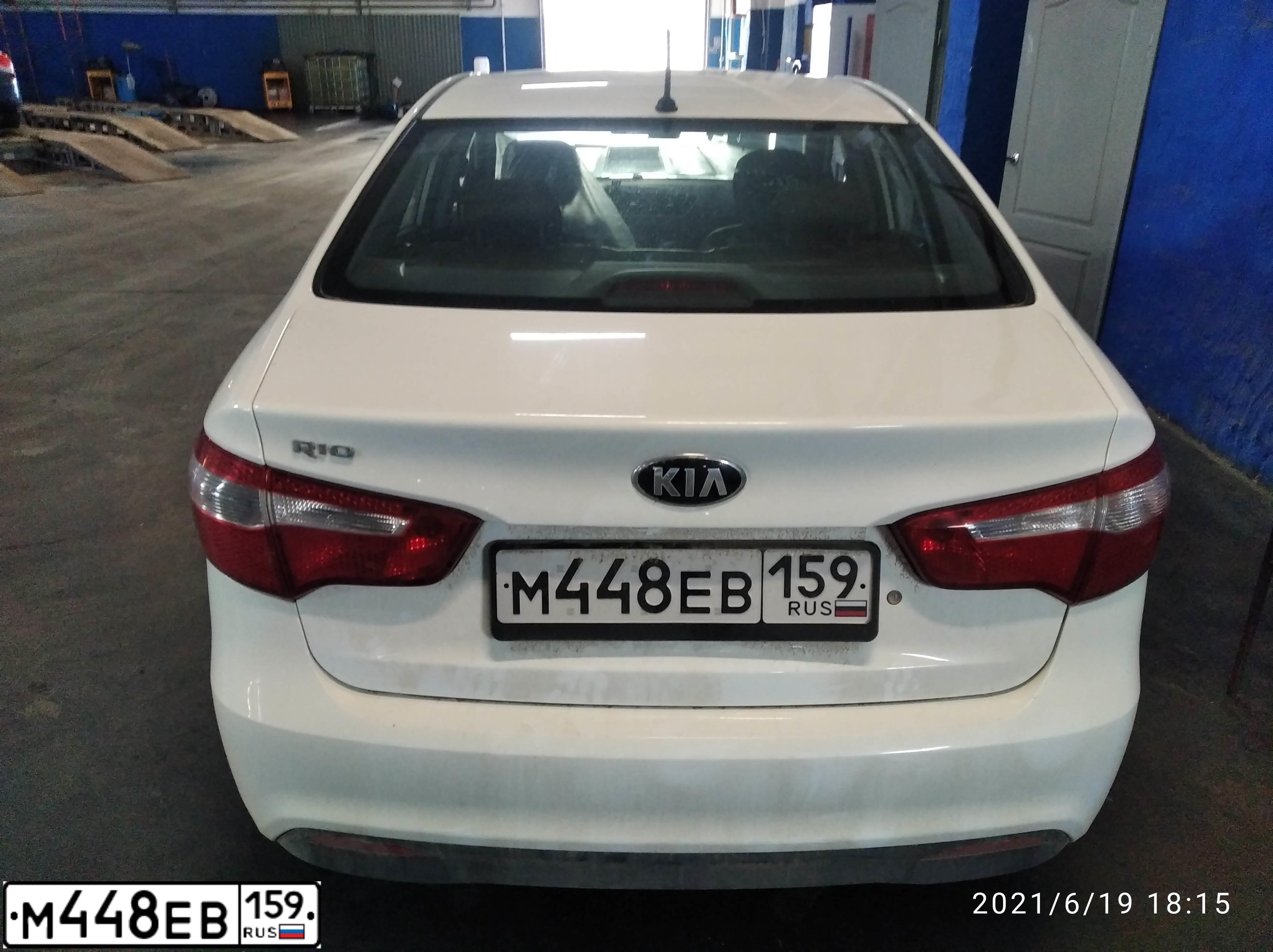 Фото автомобиля KIA RIO, 2014 — госномер М448ЕВ159. Цвет: Белый